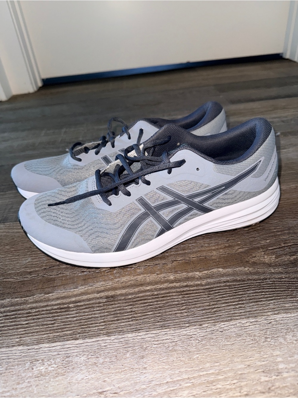 Asics Men's Light Gray and Dark Gray Mesh Running Sneakers